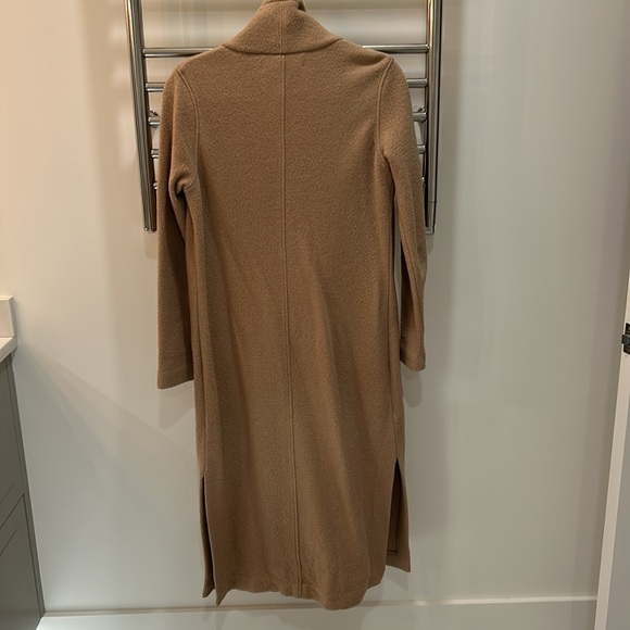 The group babton from Aritzia - Picture 5 of 6